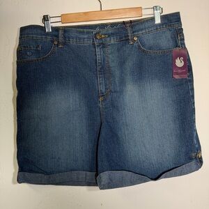 Gloria Vanderbilt NWT Distressed Denim Shorts